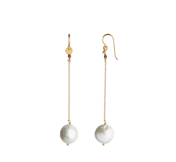 Dangling White Pearl w. Long Chain ørebøjle - Forgyldt fra Stine A Jewelry