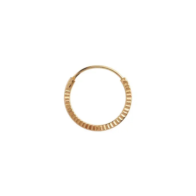 Petit etoile creol earring gold fra Stine A Jewelry