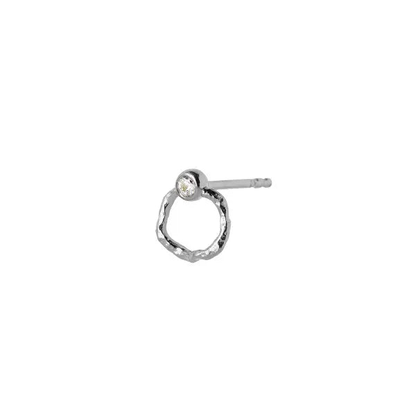 Petit wavy circle with stone ørering - Sølv fra Stine A Jewelry