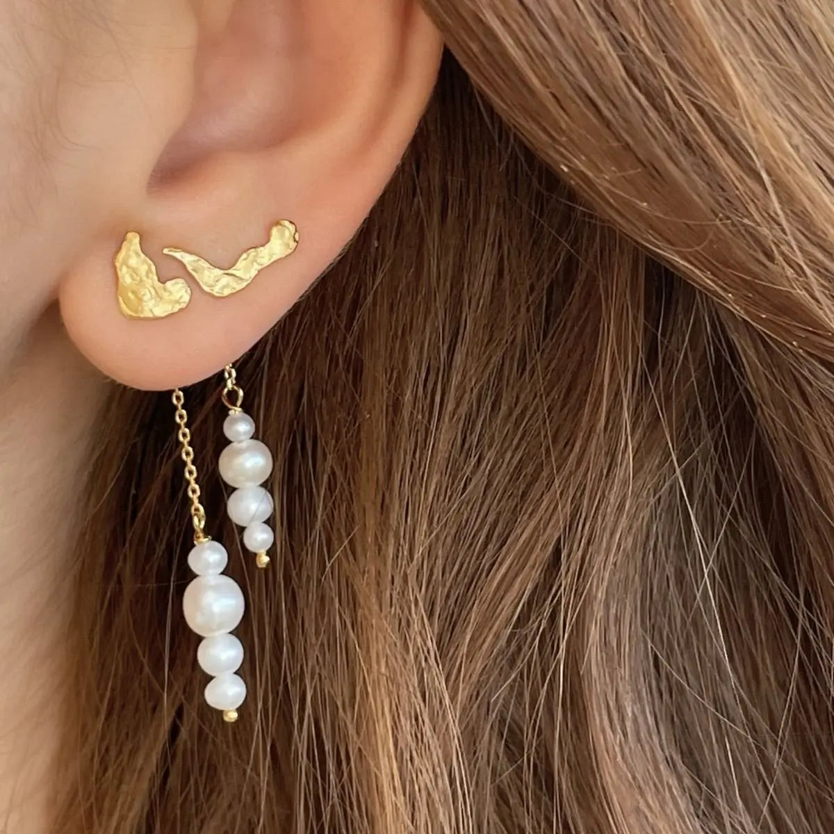 Pearl berries behind ear ørering - Forgyldt fra Stine A Jewelry