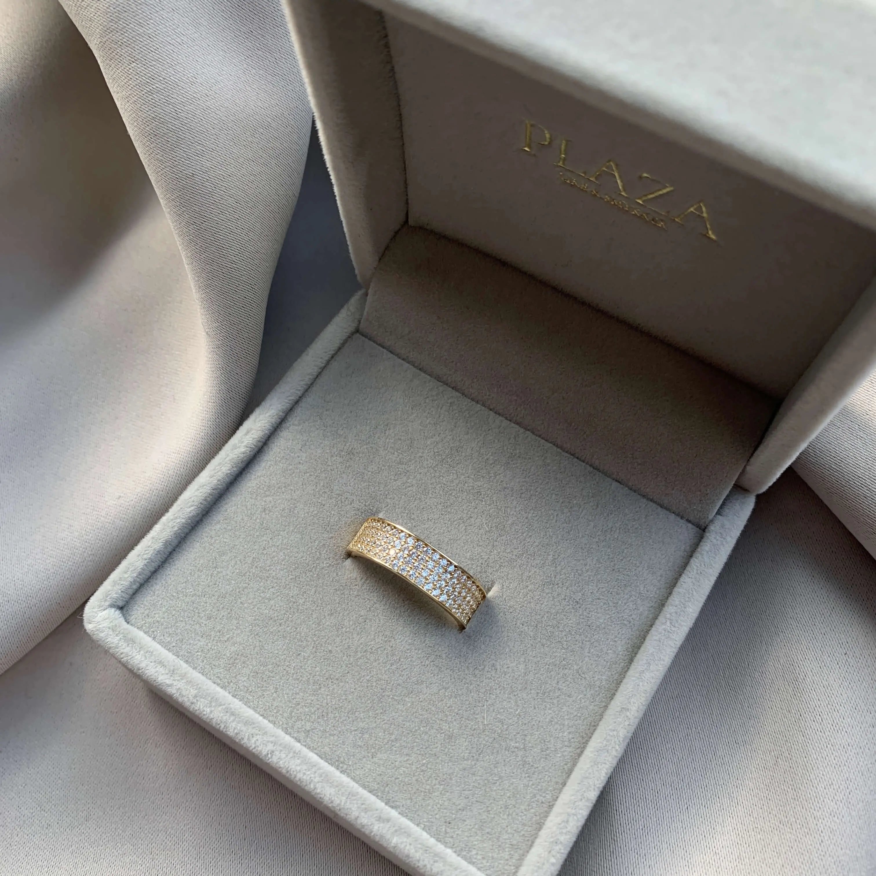 Ring m. zirkoner - 8 kt. Guld fra Scrouples Jewellery