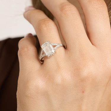 Solitaire ring emerald cut 3,16 ct. - 14 kt.  Hvidguld