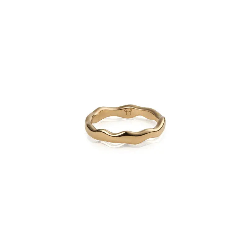 Wavy Petite Ring - Forgyldt Stål fra Mockberg