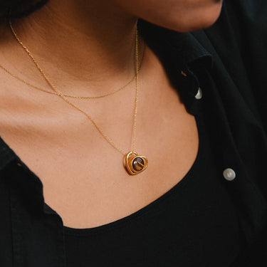 Heart Charm Med Tiger Eye - Forgyldt Stål