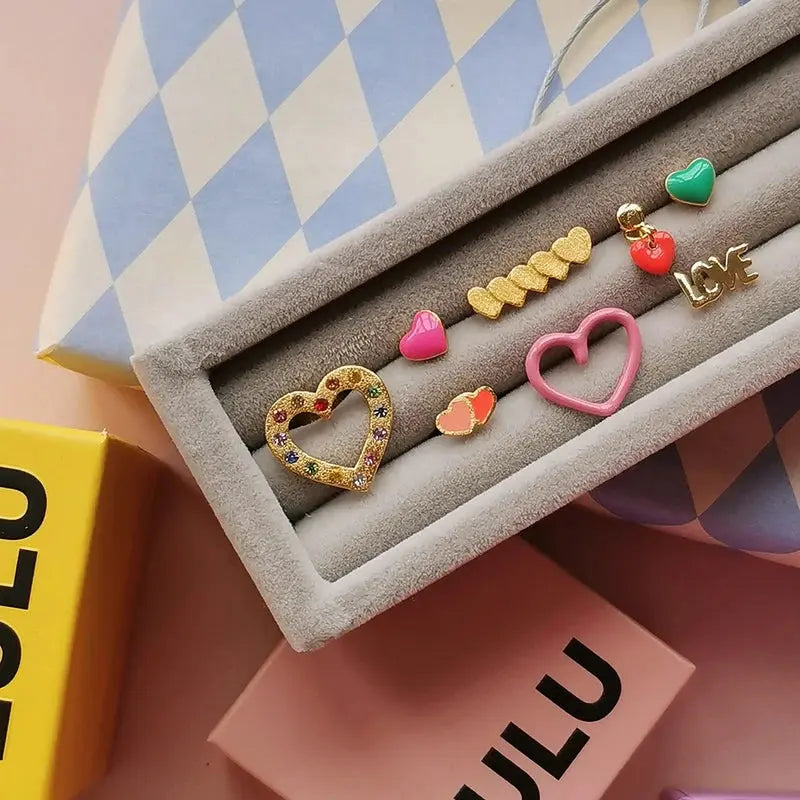Topping Short Love U Ørering - Forgyldt Messing fra LULU Copenhagen