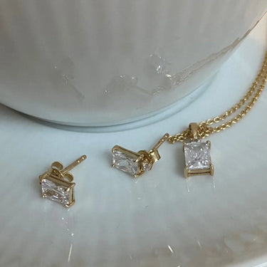 Square ørering - 8 kt. Guld fra Gold Essentials by Plaza
