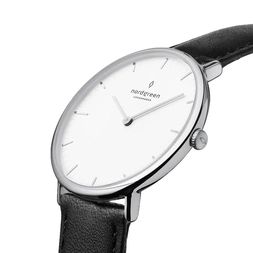 NativeR // 32mm // Silver // Black Leather // White Dial fra Nordgreen