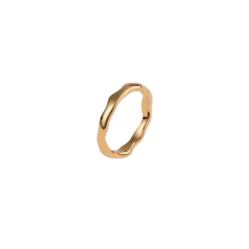 Wavy Petite Ring - Forgyldt Stål fra Mockberg